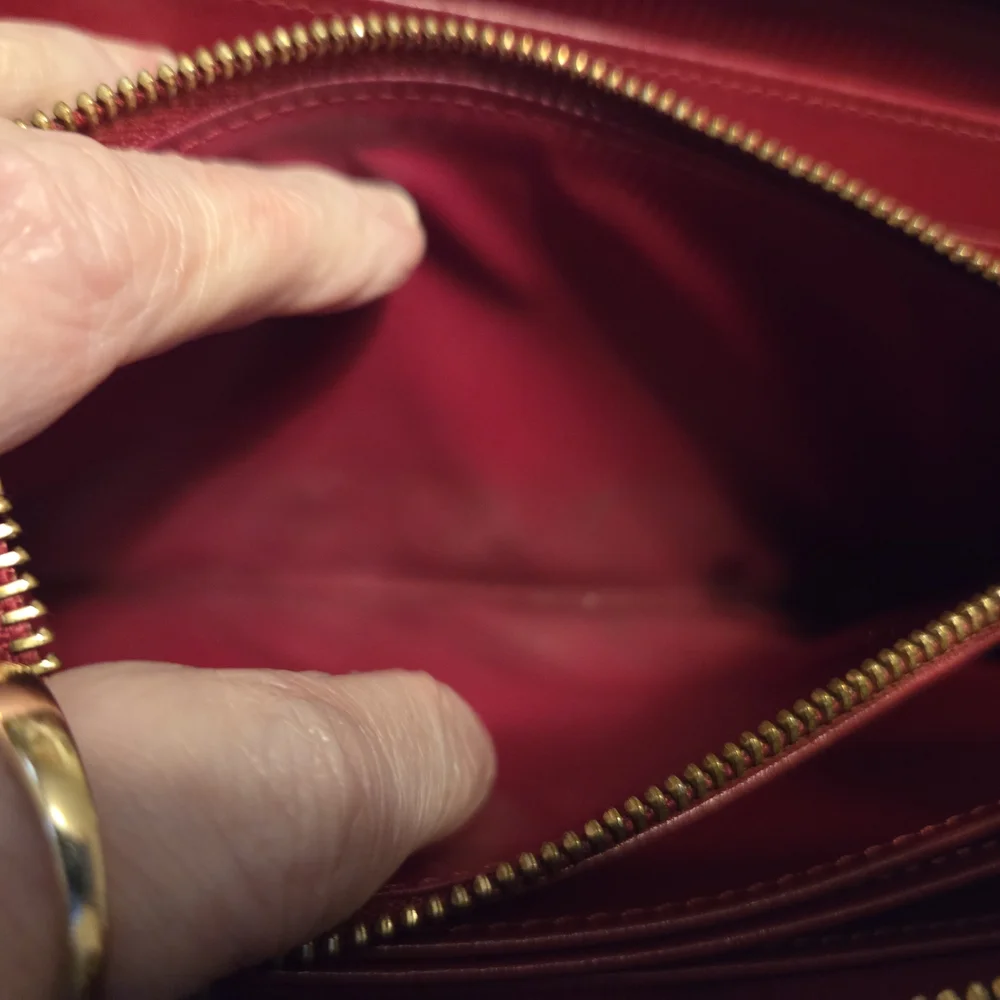 VEUC ! Louis Vuitton Rouge Leather Wallet with Signature Monogram - Picture 8 of 10